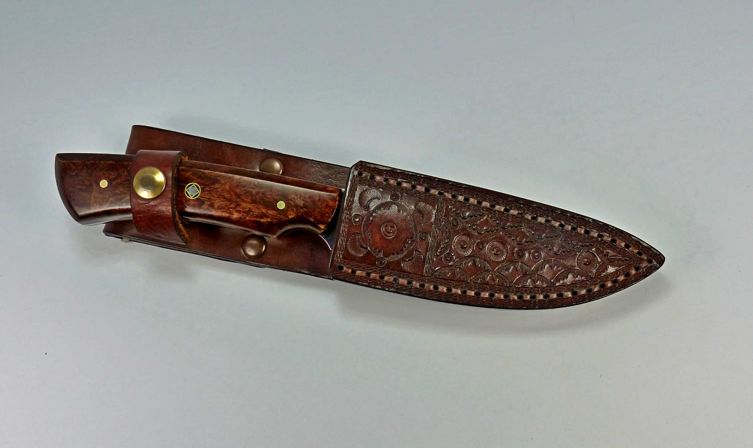 Beautiful walnut burl hunting knife and matching leather sheath