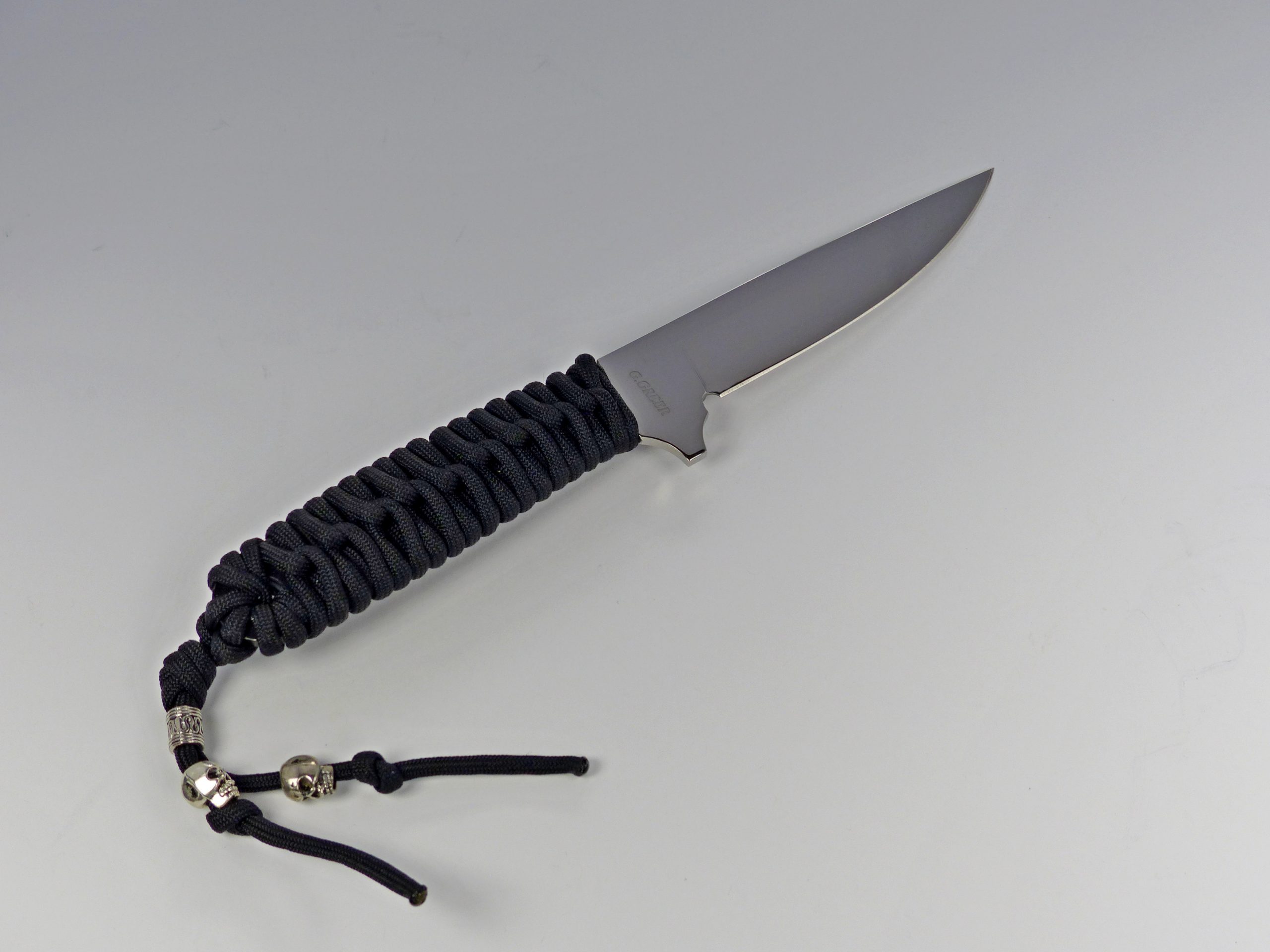 P4 - Black Paracord camping knife with a chisel grind blade