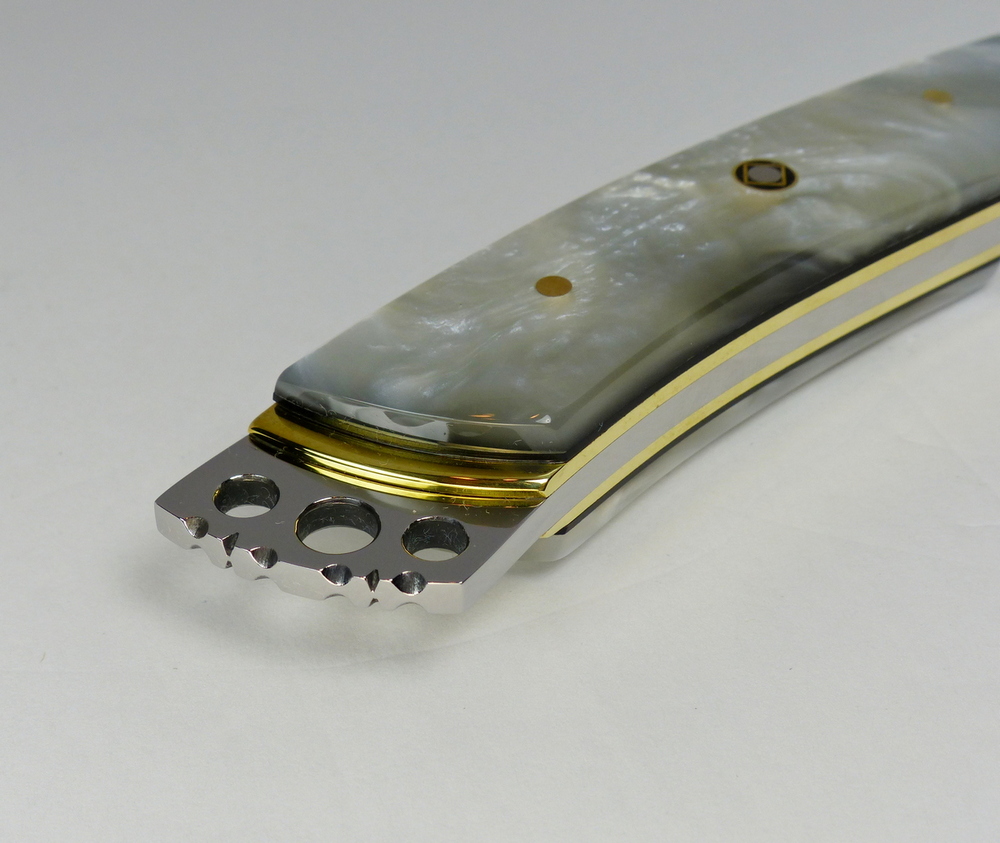 Fancy pearl polymer knife showing filed rear crown - S18